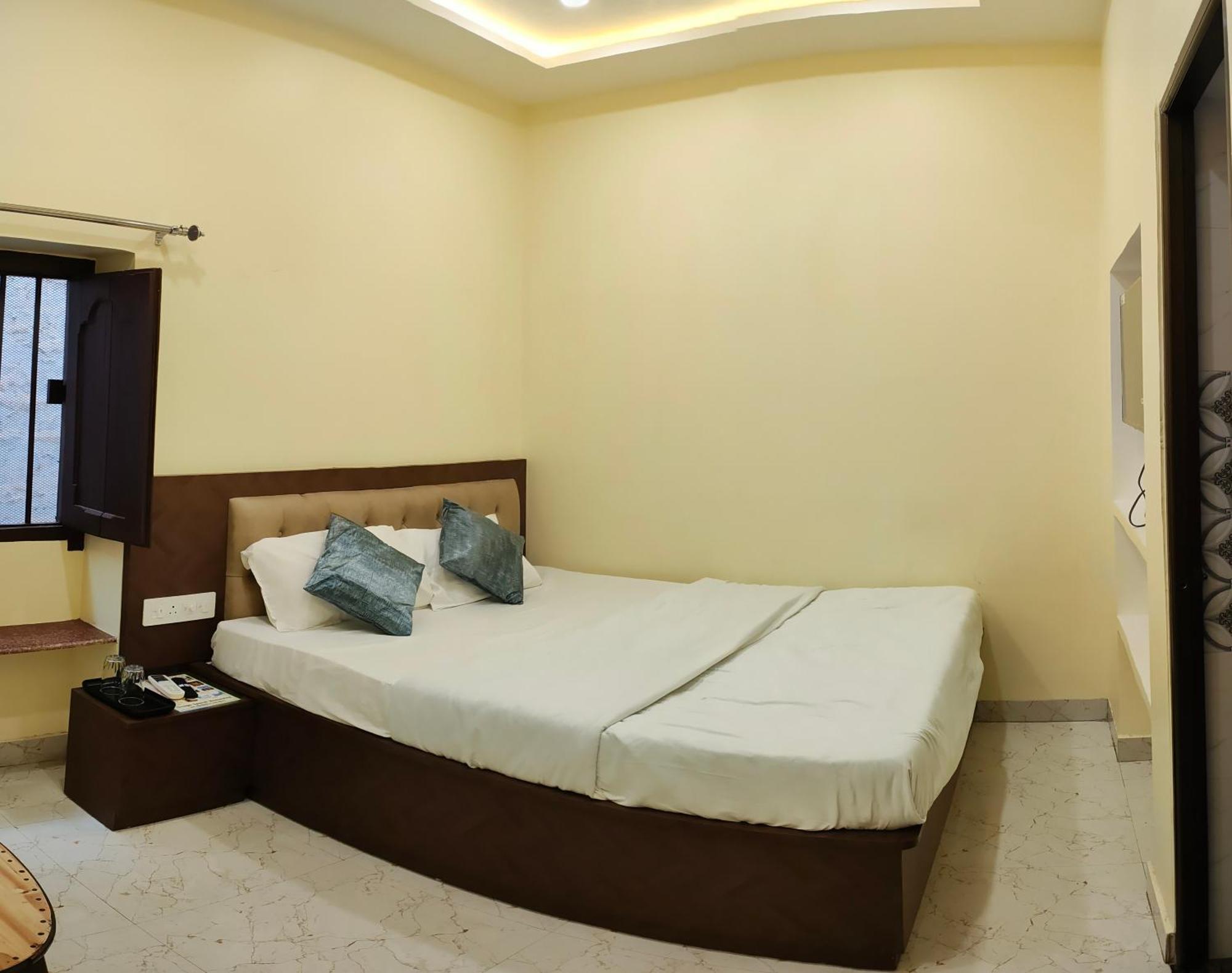 Ganga Sparsh Hotel พาราณสี ภายนอก รูปภาพ